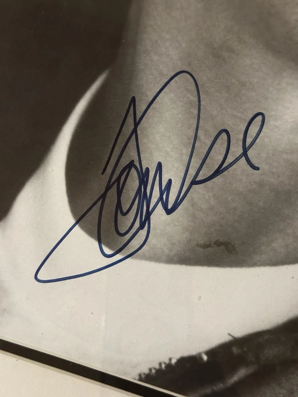 Tom Cruise — TOM CRUISE SIGNED AUTOGRAPHED BLACK & WHITE PHOTO FRAMED - GALLERY PIECE, изображение 2