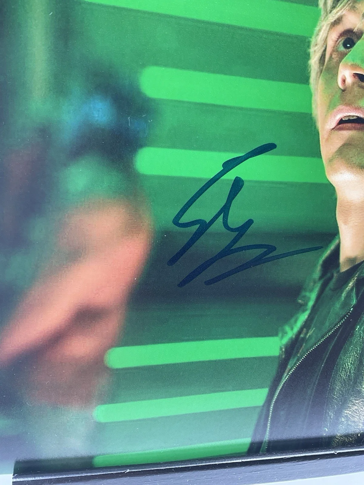 Evan Peters — Evan Peters signed 8x10 X-Men Apocalypse signed 8x10 SWAU Quicksilver photo auto, изображение 2