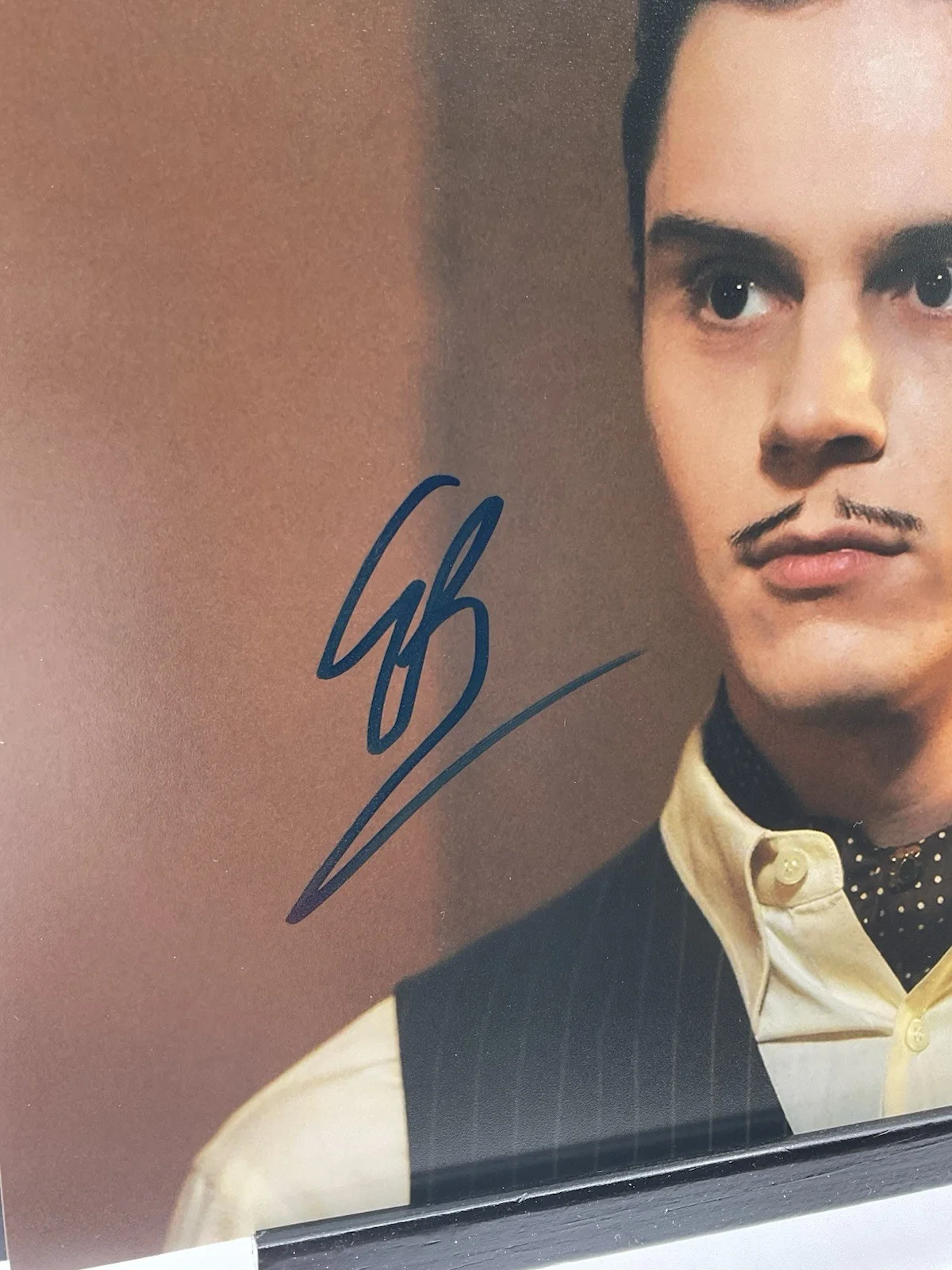 Evan Peters — Evan Peters signed 8x10 American Horror Story signed 8x10 SWAU Horror autograph, изображение 2