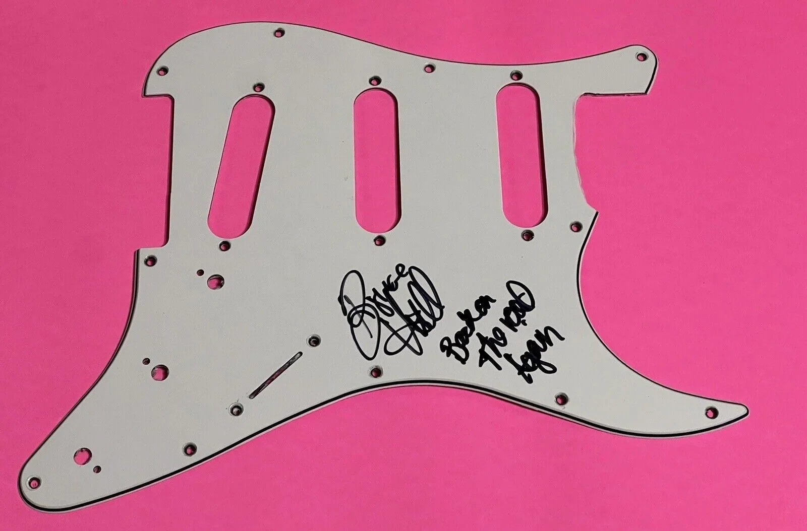BRUCE HALL REO SPEEDWAGON AUTOGRAPH SIGNED GUITAR PICKGUARD WITH INSCRIPTION, изображение 3