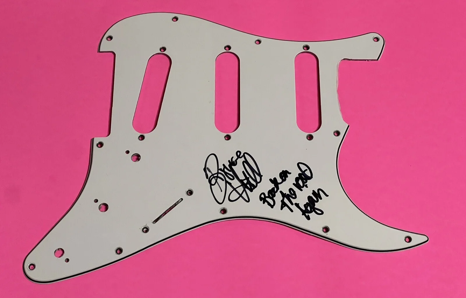 BRUCE HALL REO SPEEDWAGON AUTOGRAPH SIGNED GUITAR PICKGUARD WITH INSCRIPTION, изображение 5
