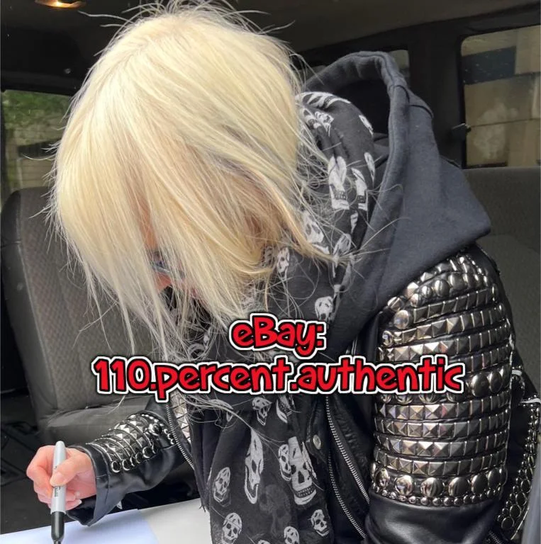 DORO PESCH WARLOCK AUTOGRAPH SIGNED GUITAR PICKGUARD *EXACT PROOF*, image 3