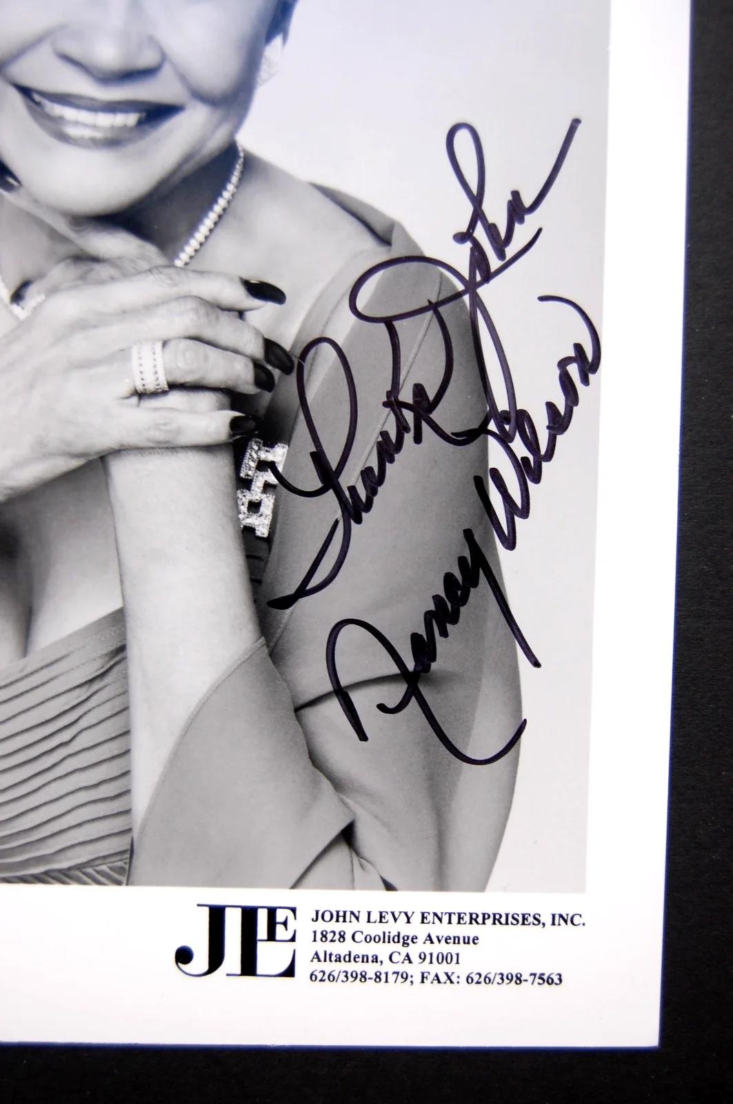 Jazz Singer NANCY WILSON Autograph: Signed 8x10 Photograph, image 2