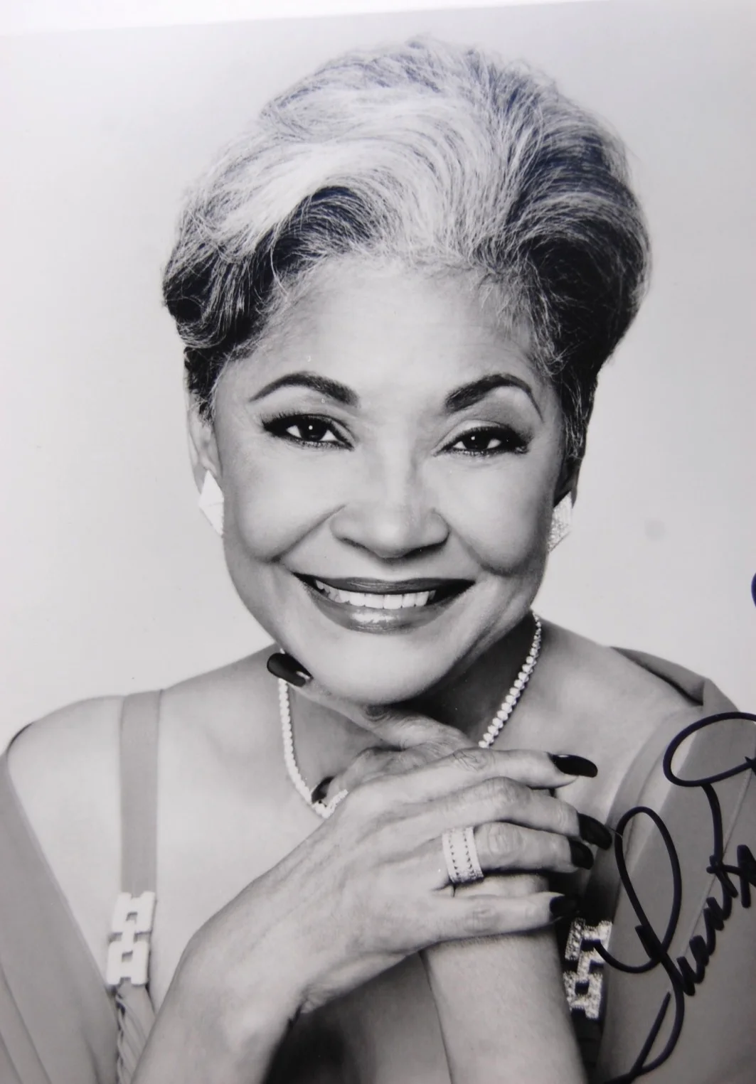 Jazz Singer NANCY WILSON Autograph: Signed 8x10 Photograph, image 3