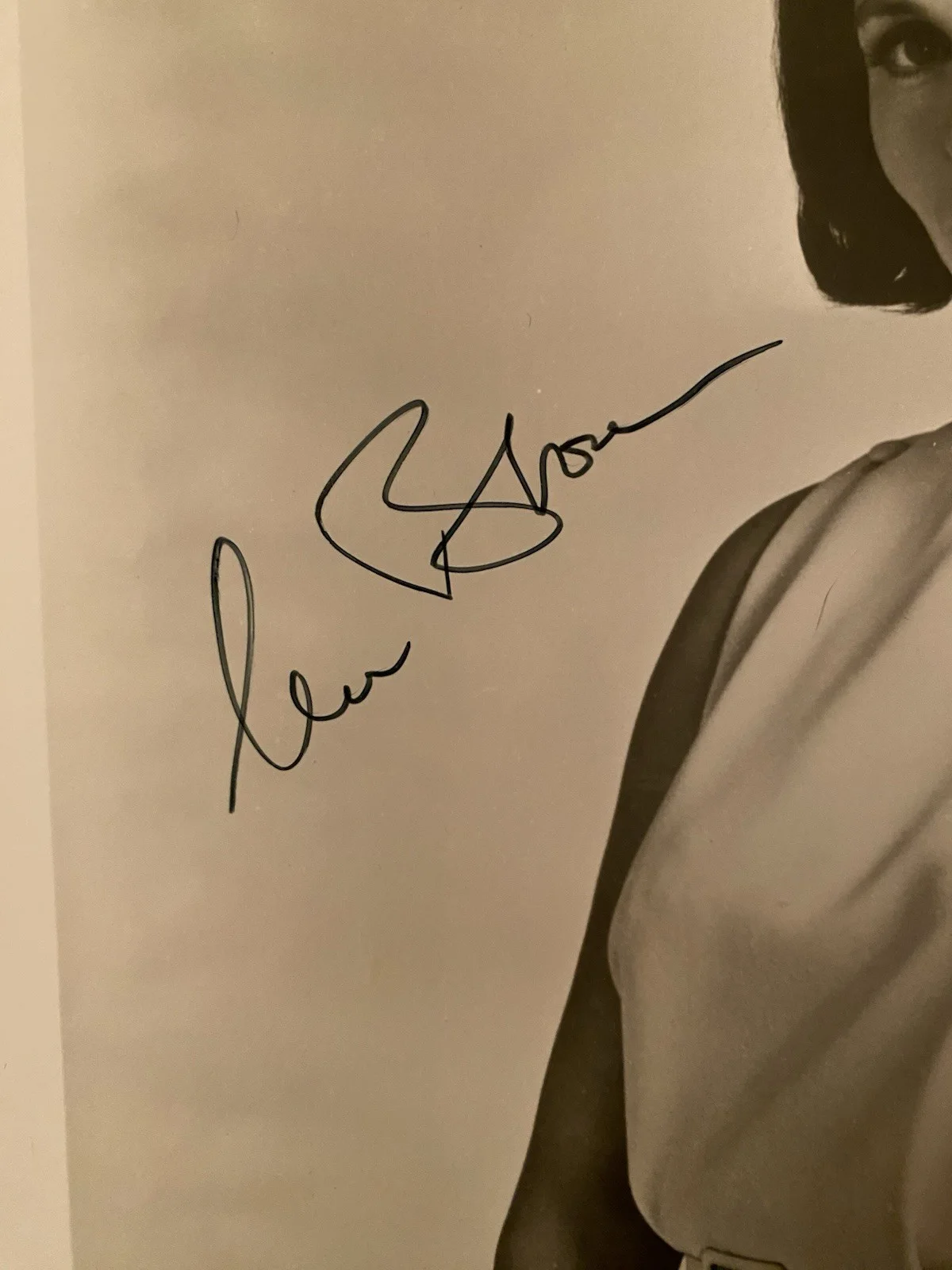 Claire Bloom — Claire Bloom Signed Autographed Photo w COA The Buccaneer The Haunting Limelight, изображение 2
