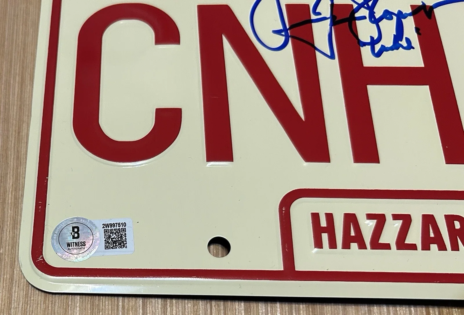 John Schneider, Tom Wopat — JOHN SCHNEIDER TOM WOPAT SIGNED DUKES HAZZARD CNH 320 LICENSE PLATE BECKETT BAS, изображение 2