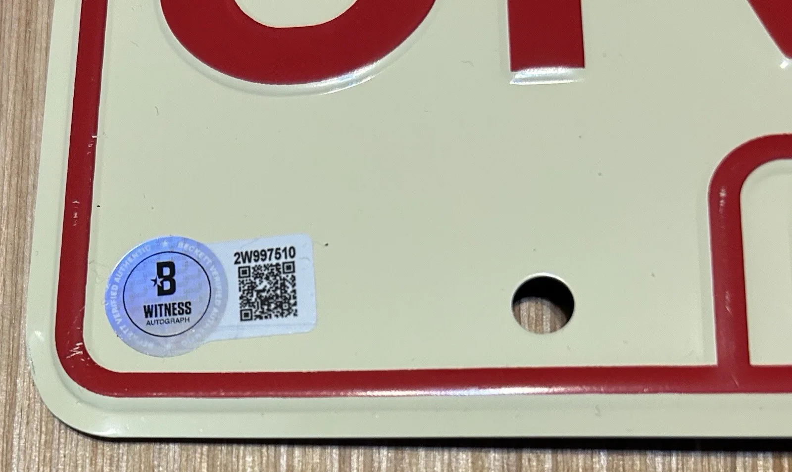 John Schneider, Tom Wopat — JOHN SCHNEIDER TOM WOPAT SIGNED DUKES HAZZARD CNH 320 LICENSE PLATE BECKETT BAS, изображение 3