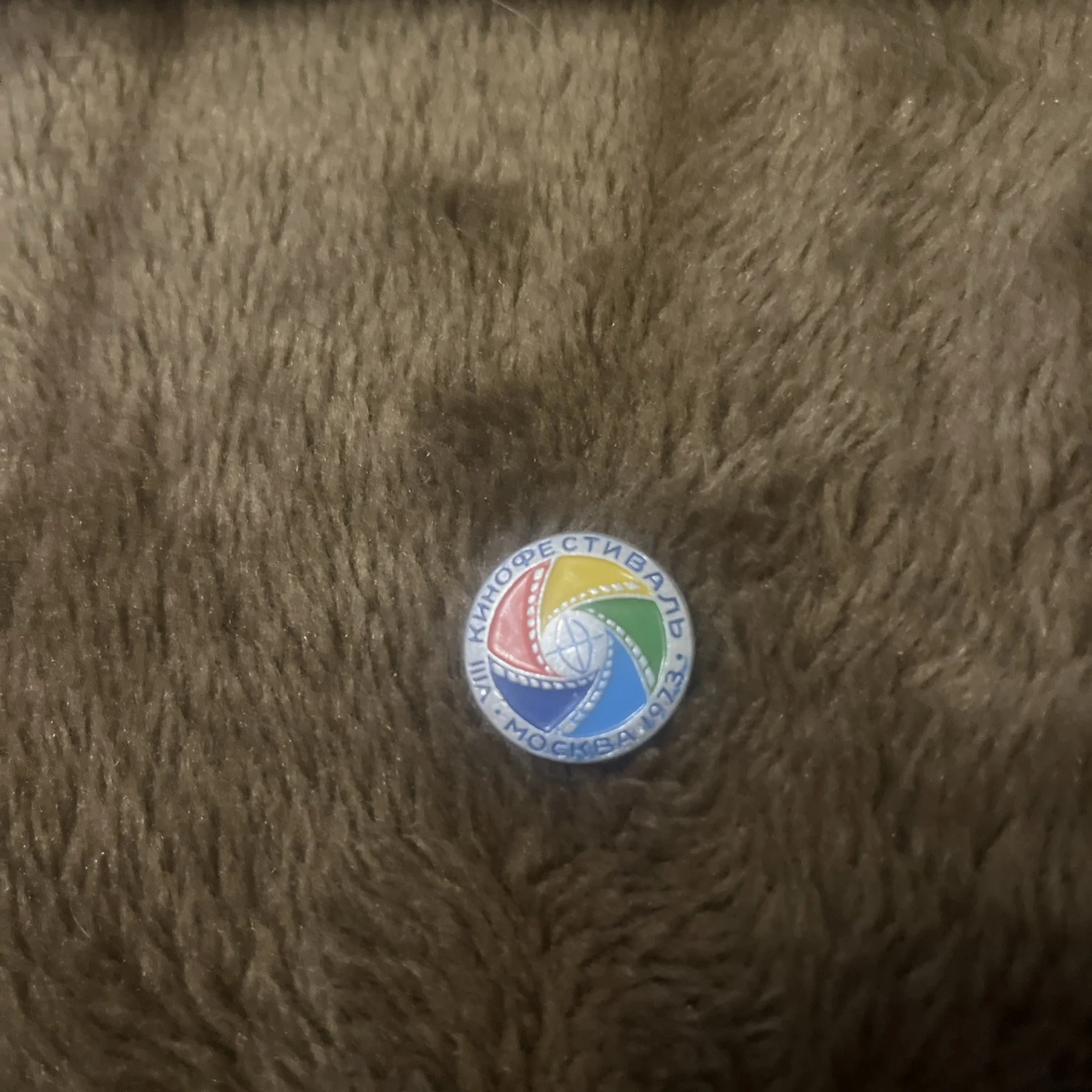 vintage Soviet Union VIII Moscow International Film Festival badge, изображение 3