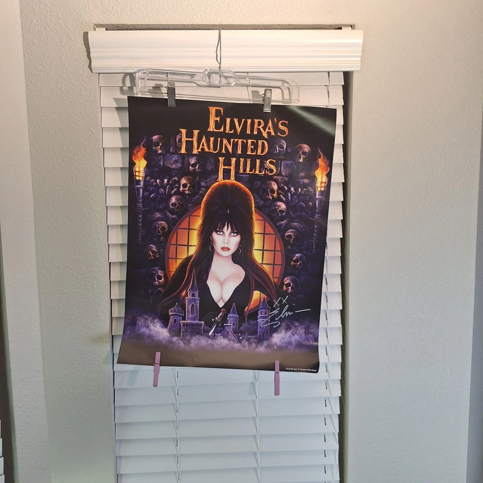 Elvira Autographed Haunted Hills Poster Scream Factory Exclusive OOP, изображение 3