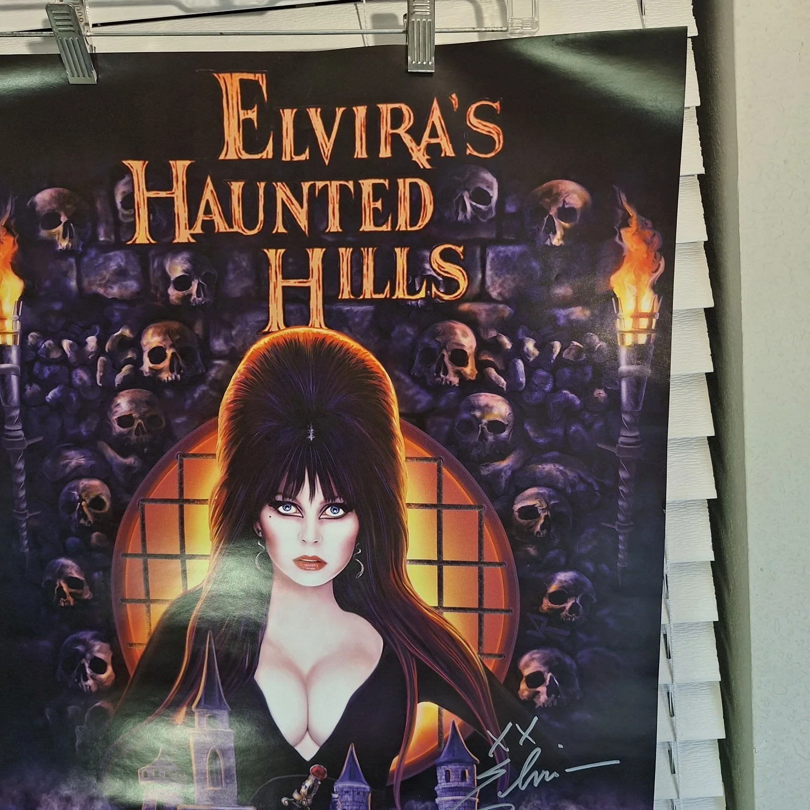 Elvira Autographed Haunted Hills Poster Scream Factory Exclusive OOP, изображение 4