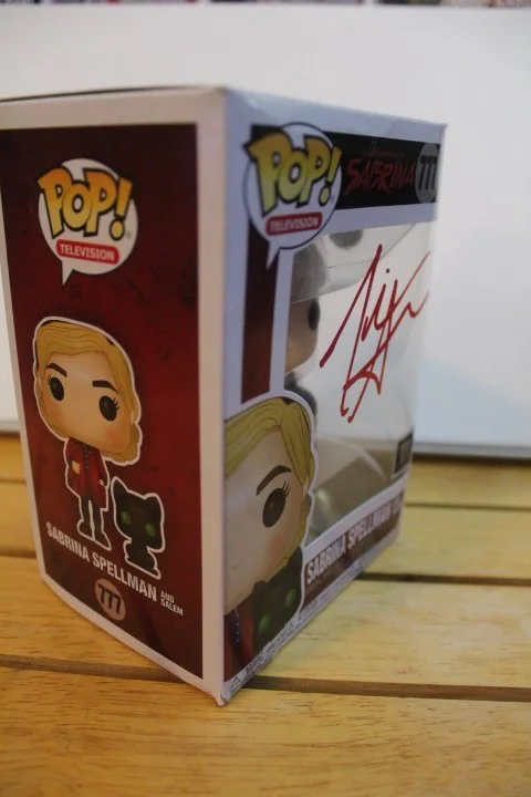 Kiernan Shipka — Signed Funko Pop #777 - Sabrina Spellman, Kiernan Shipka + COA, изображение 2