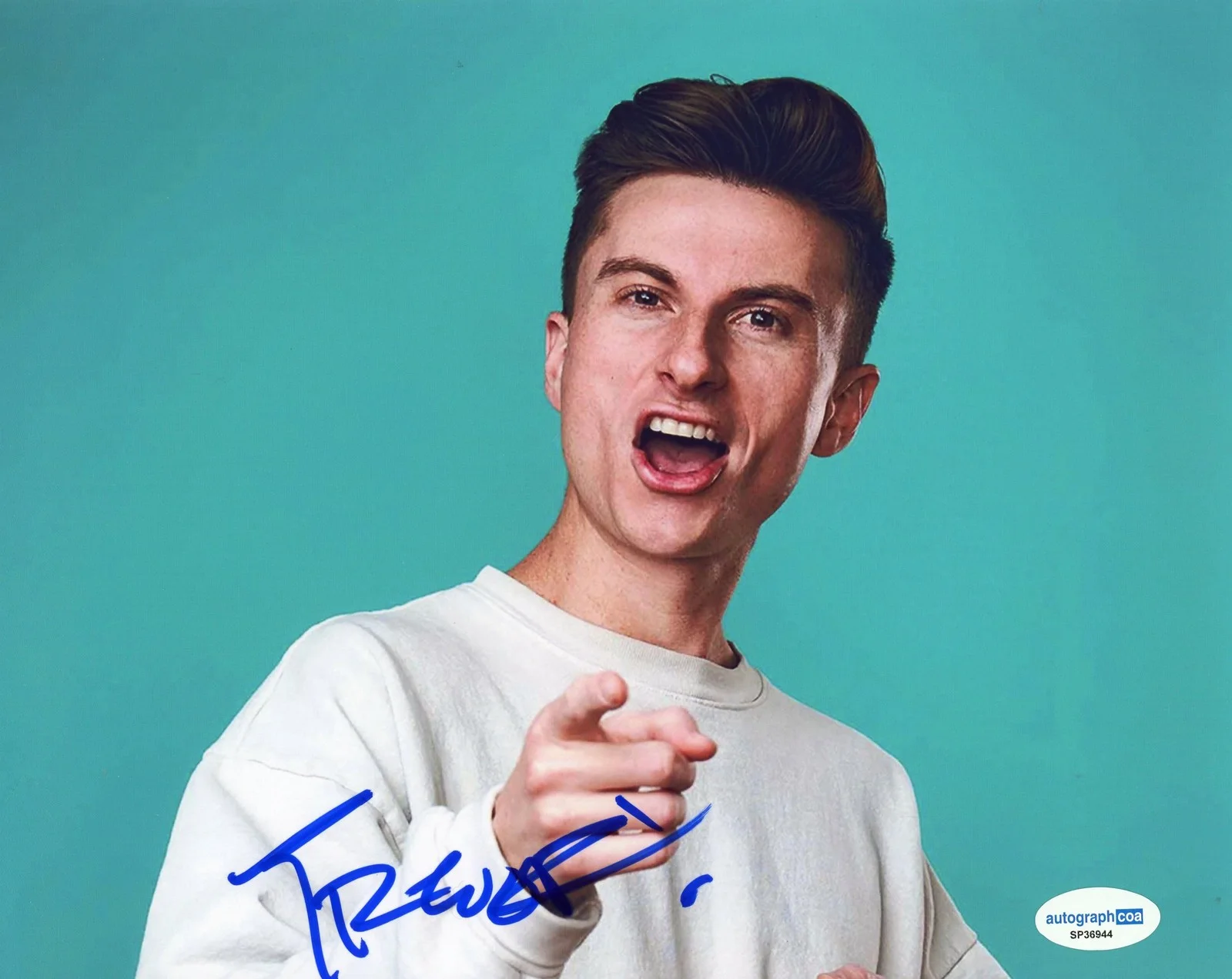 Trevor Wallace — Trevor Wallace "Pterodactyl" Comedian AUTOGRAPH Signed 8x10 Photo B ACOA, image 2