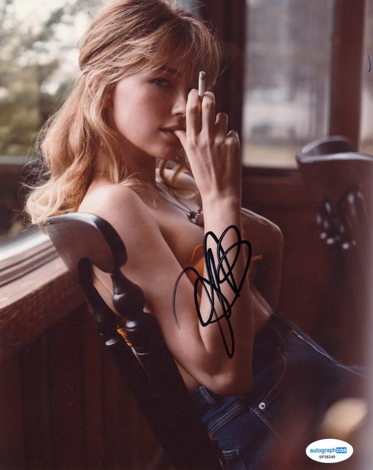 Haley Bennett — Haley Bennett "The Last Frontier" AUTOGRAPH Signed Autographed 8x10 Photo B ACOA, image 2