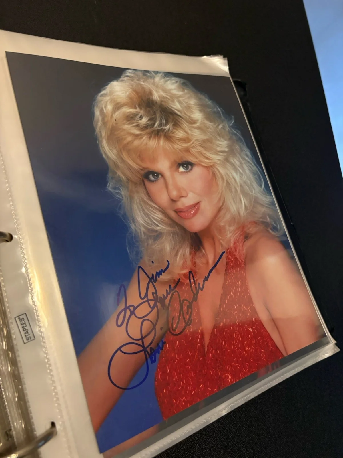 Loni Anderson Signed 8x10 Color Photo - Red Dress Promo, изображение 2