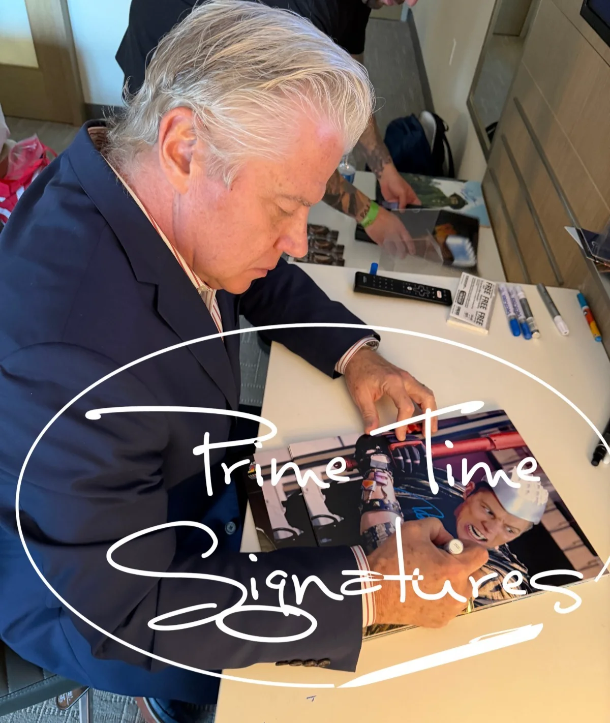 TOM WILSON — Tom Wilson Signed 11x14 Photo Back to the Future Authentic Autograph Beckett, изображение 2
