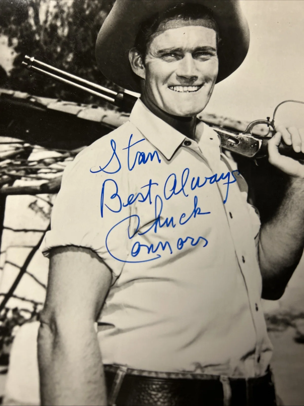 CHUCK CONNORS — CHUCK CONNORS Autograph SIGNED 8X10 PHOTO "THE RIFLEMAN" JSA COA Beauty!!, изображение 2