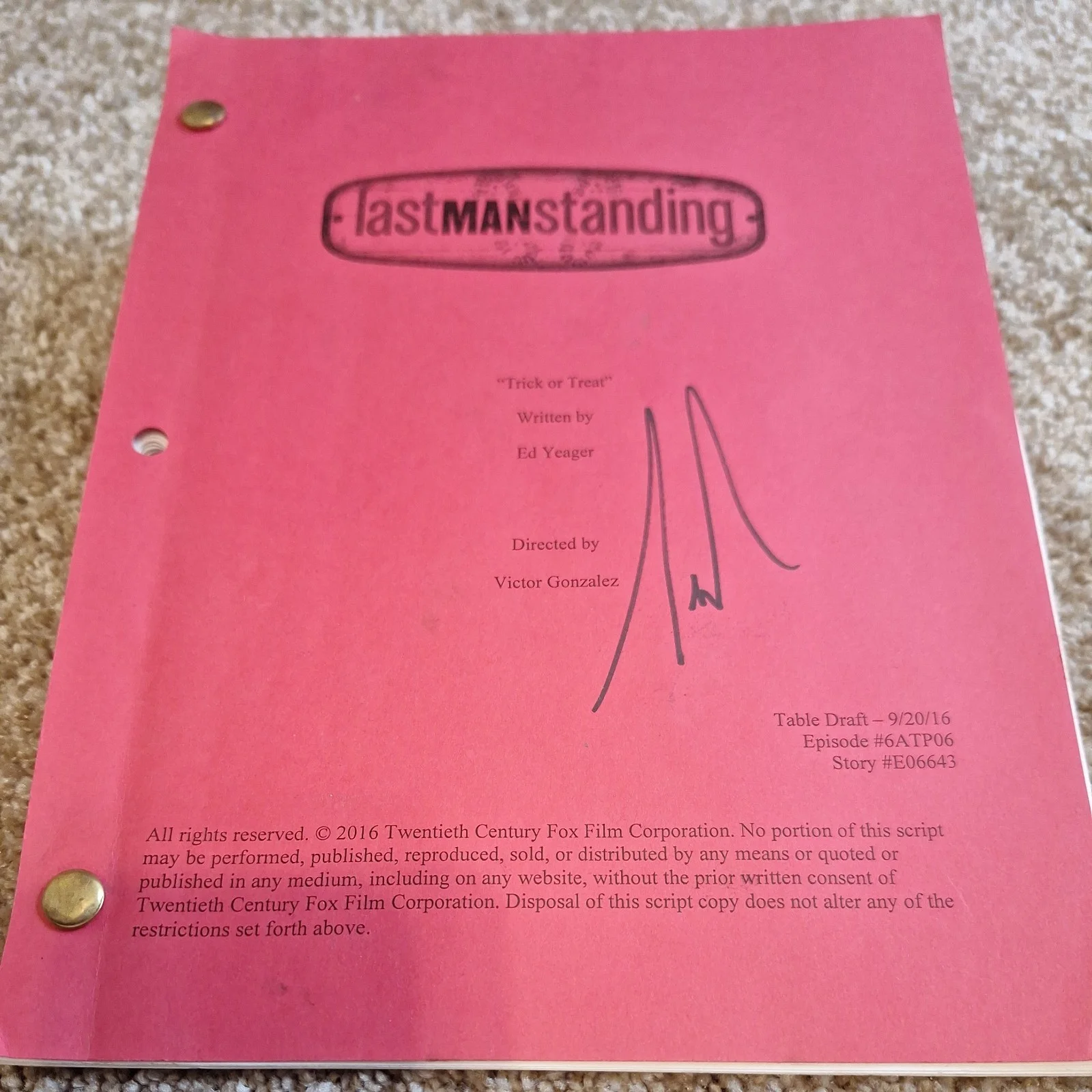 Tim Allen — TIM ALLEN HAND SIGNED SCRIPT "LAST MAN STANDING" 9/20/16 WITH COA