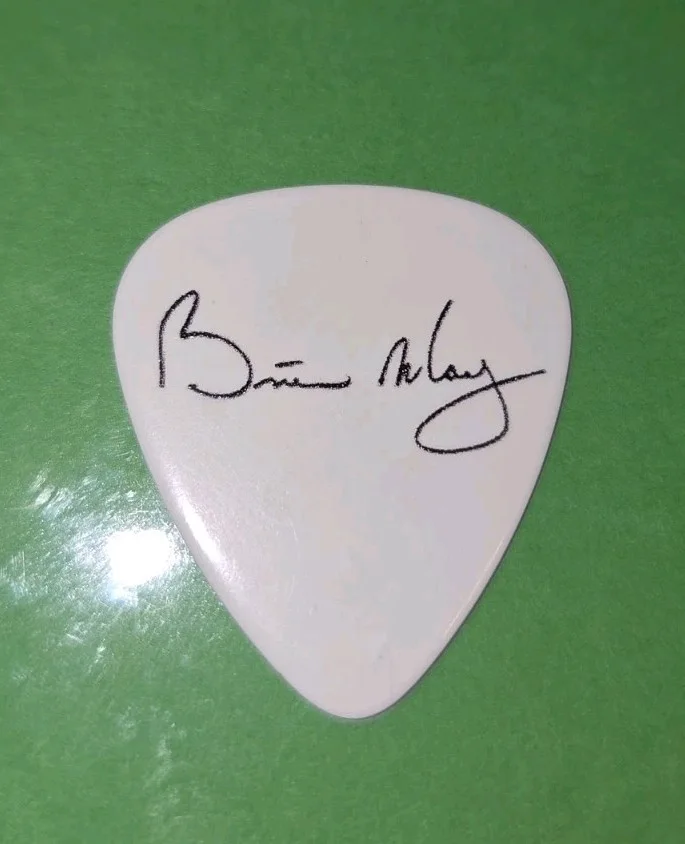 Queen Brian MAY Signature Guitar Pick Logo White, image 2