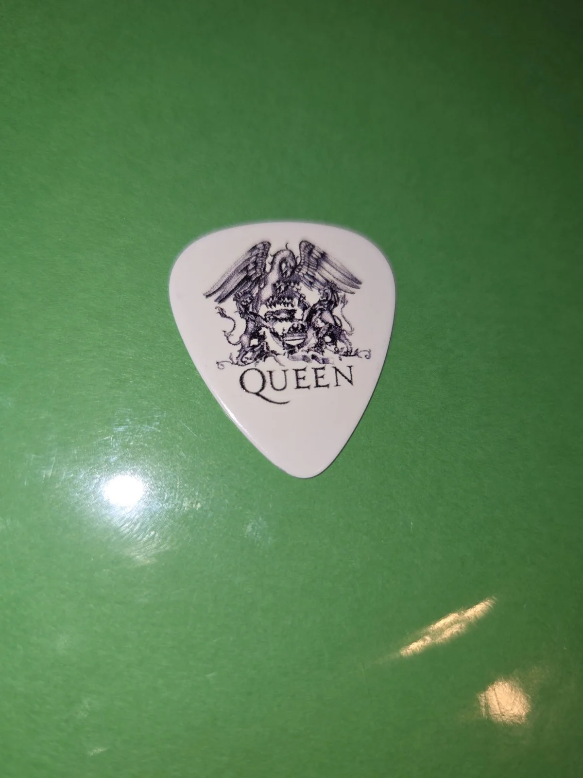 Queen Brian MAY Signature Guitar Pick Logo White, image 3