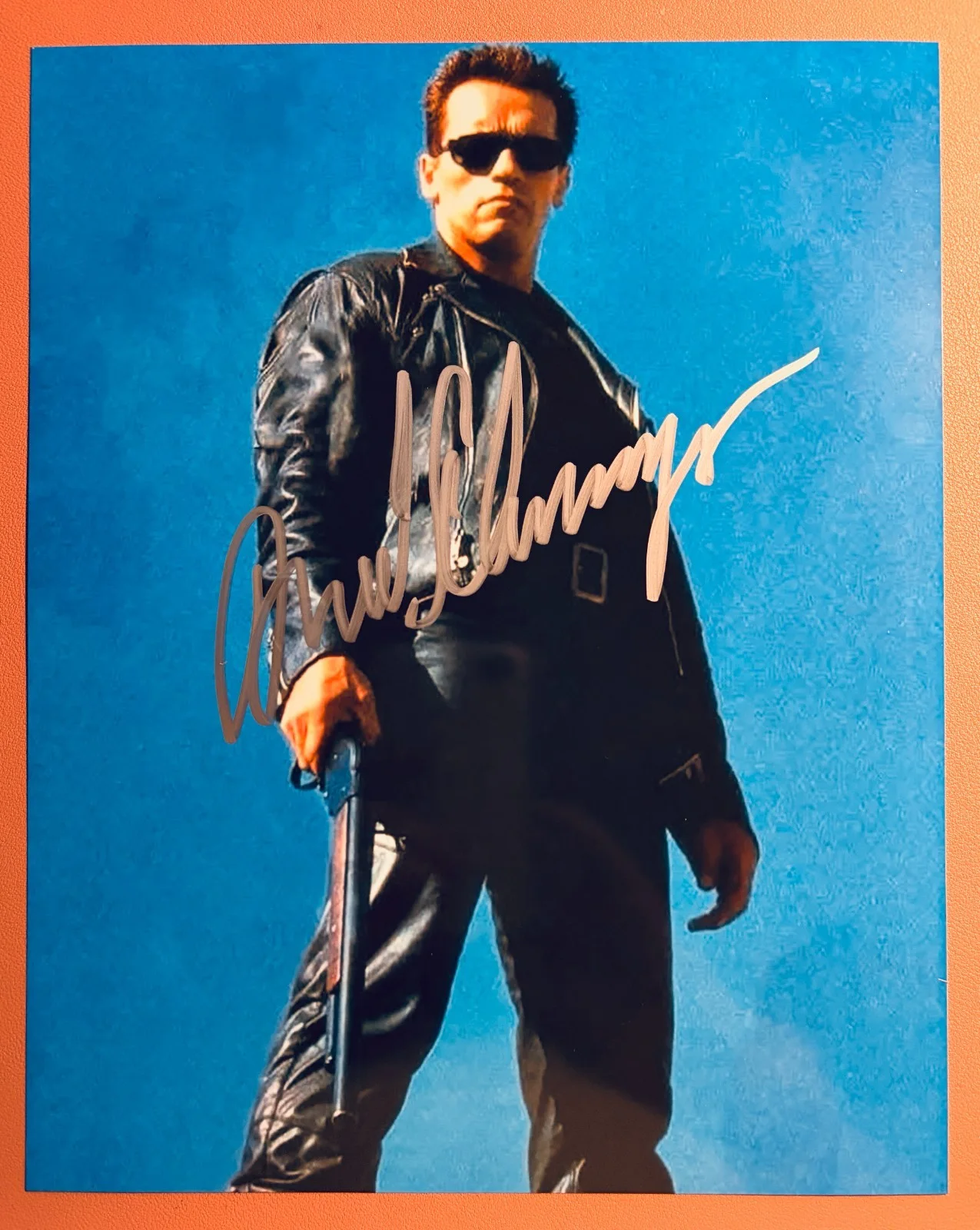 Arnold Schwarzenegger — Arnold Schwarzenegger Signed•TERMINATOR 2:JUDGMENT DAY•1991•w/ COA•1991, image 2