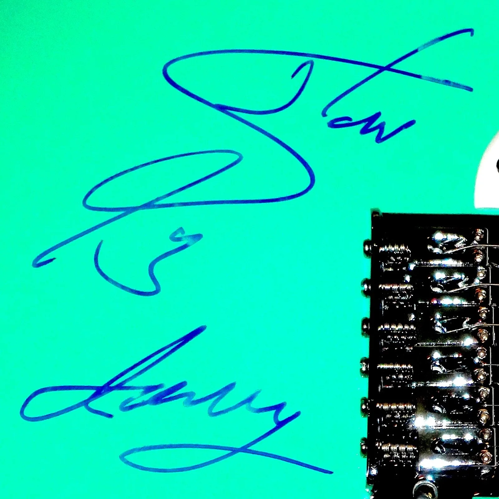 JOURNEY HAND SIGNED AUTOGRAPHED FENDER GUITAR W/ PERRY ON BODY RARE EXACT PROOF!, image 2
