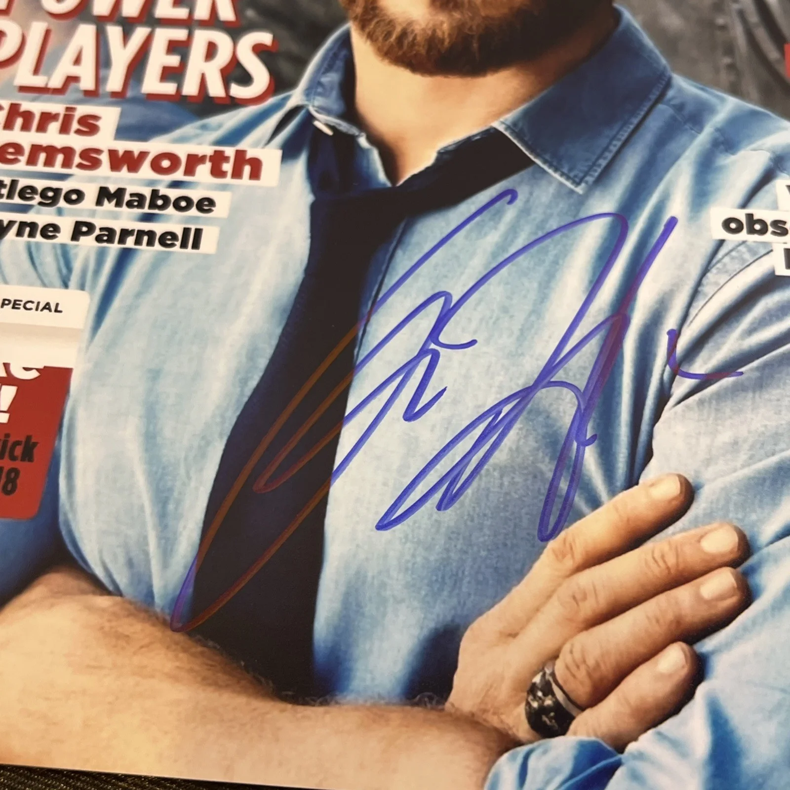 Chris Hemsworth — Chris Hemsworth Autographed 8x10 GQ Photo Thor Avengers Hand Signed COA Hologram, image 2