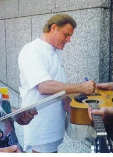 The Beach Boys Autographed Band Cartoon Photo Graphics Fender Guitar ACOA Exact, изображение 5