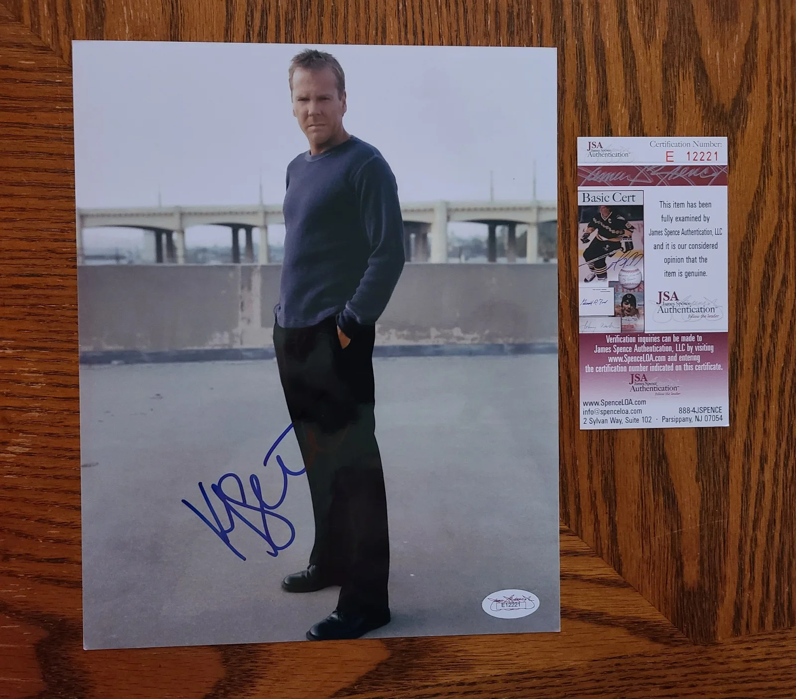 Kiefer Sutherland — Kiefer Sutherland Signed "24" 8x10 (JSA COA)