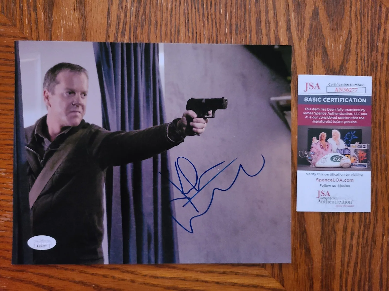 Kiefer Sutherland — Kiefer Sutherland Signed "24" 8x10 (JSA COA)