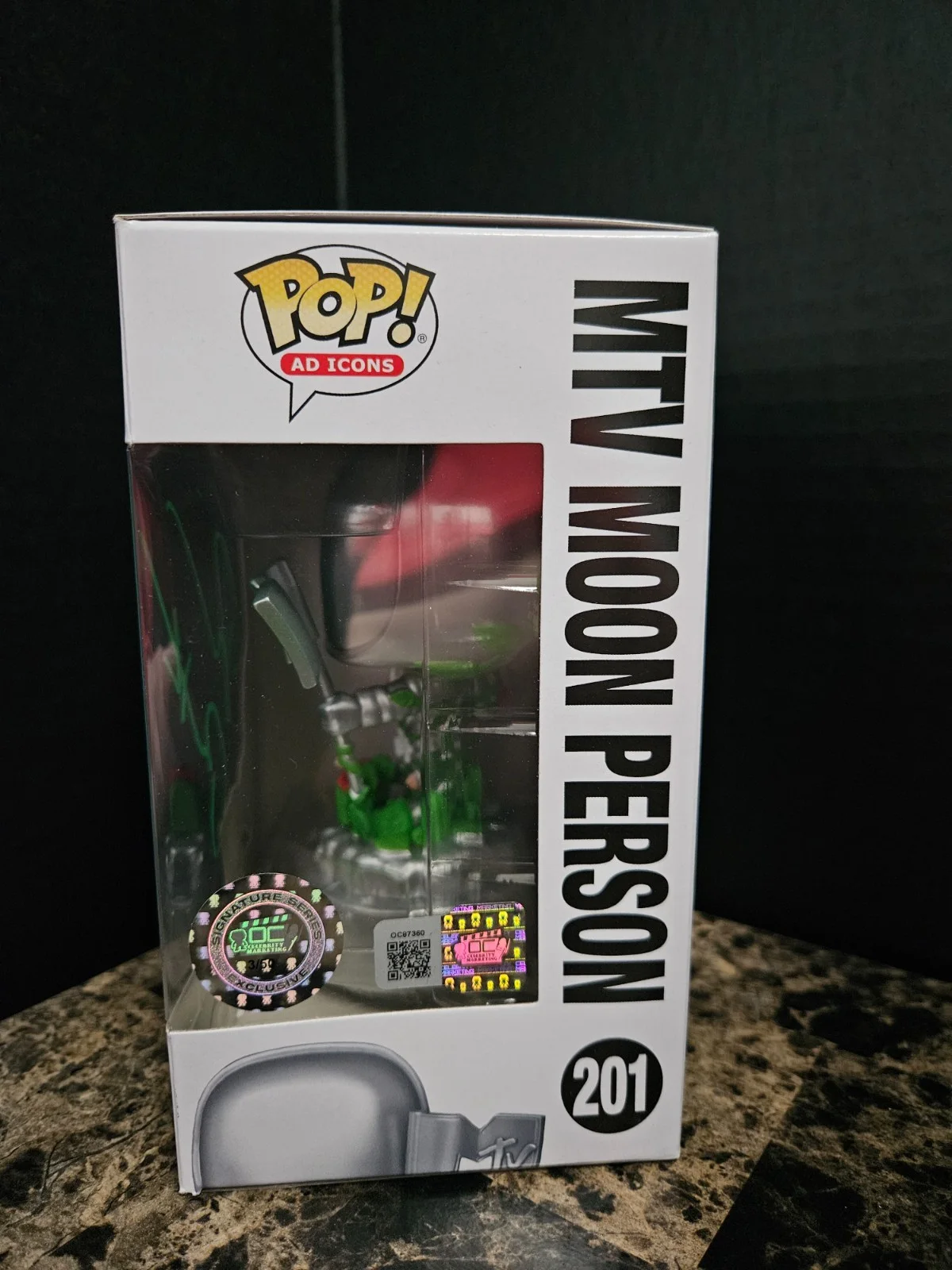 Darius Rucker — Darius Rucker Signed MTV Moon Person Funko Pop OC Signature Series #3/50 OCCM, image 2
