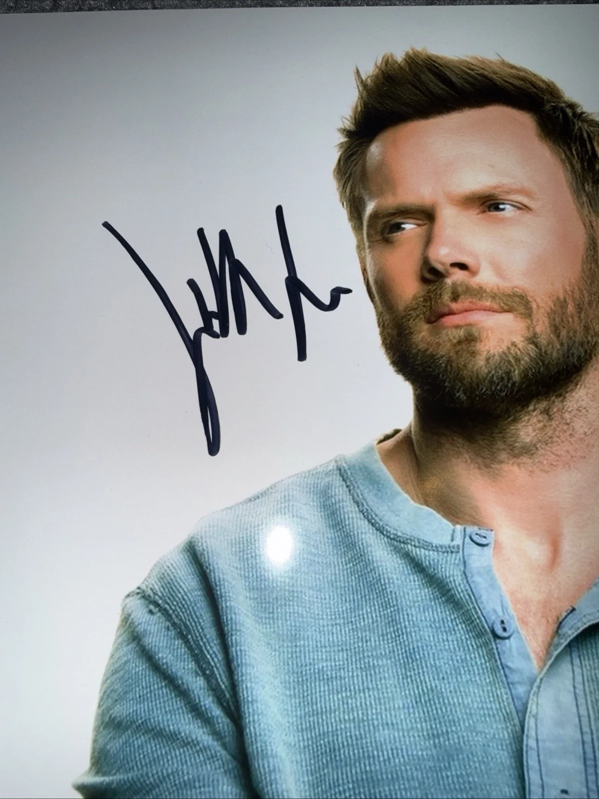 Joel McHale AUTOGRAPH SIGNED 8x10 Scream Community, image 3