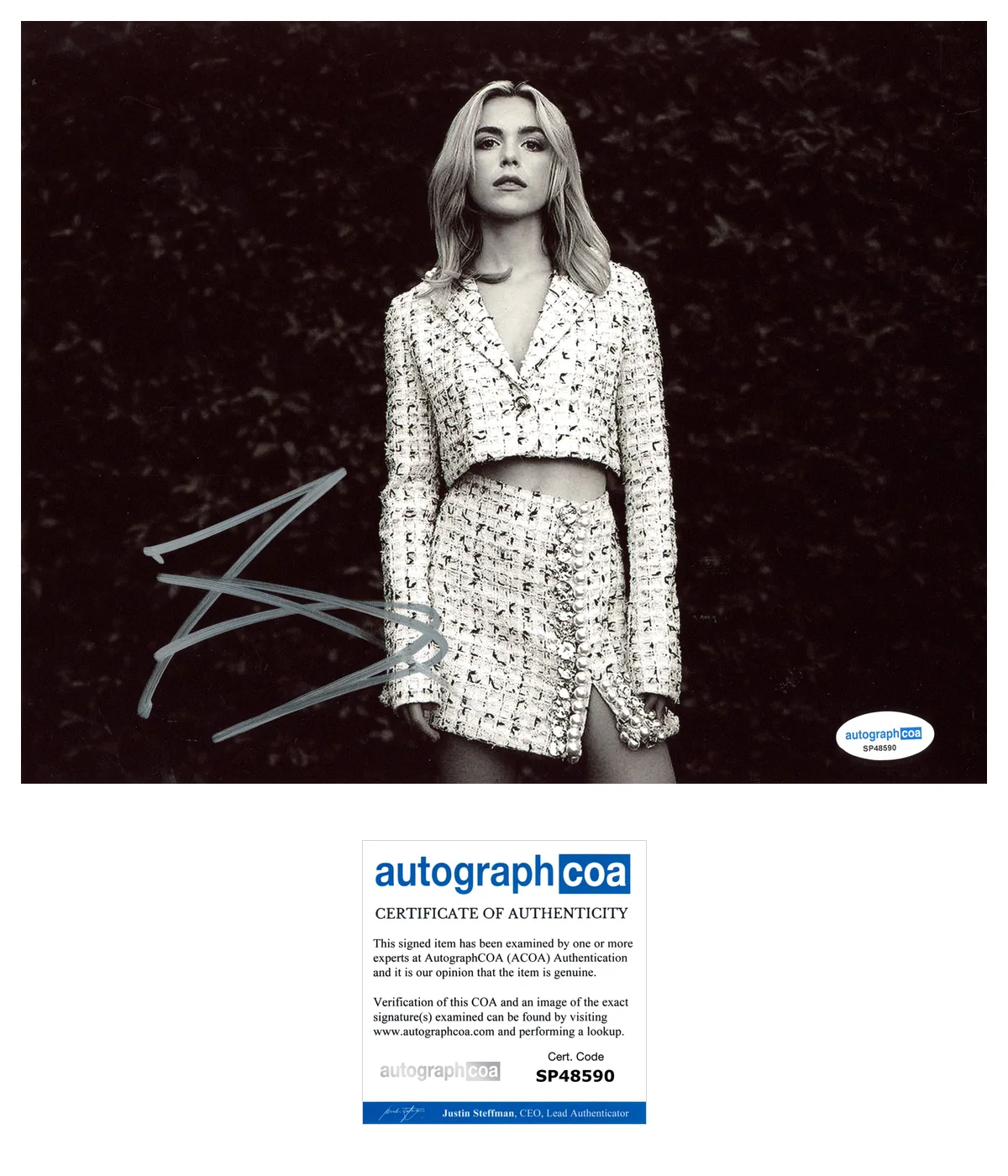Kiernan Shipka — Kiernan Shipka Signed Autographed 8x10 Chilling Adventures Of Sabrina Photo ACOA