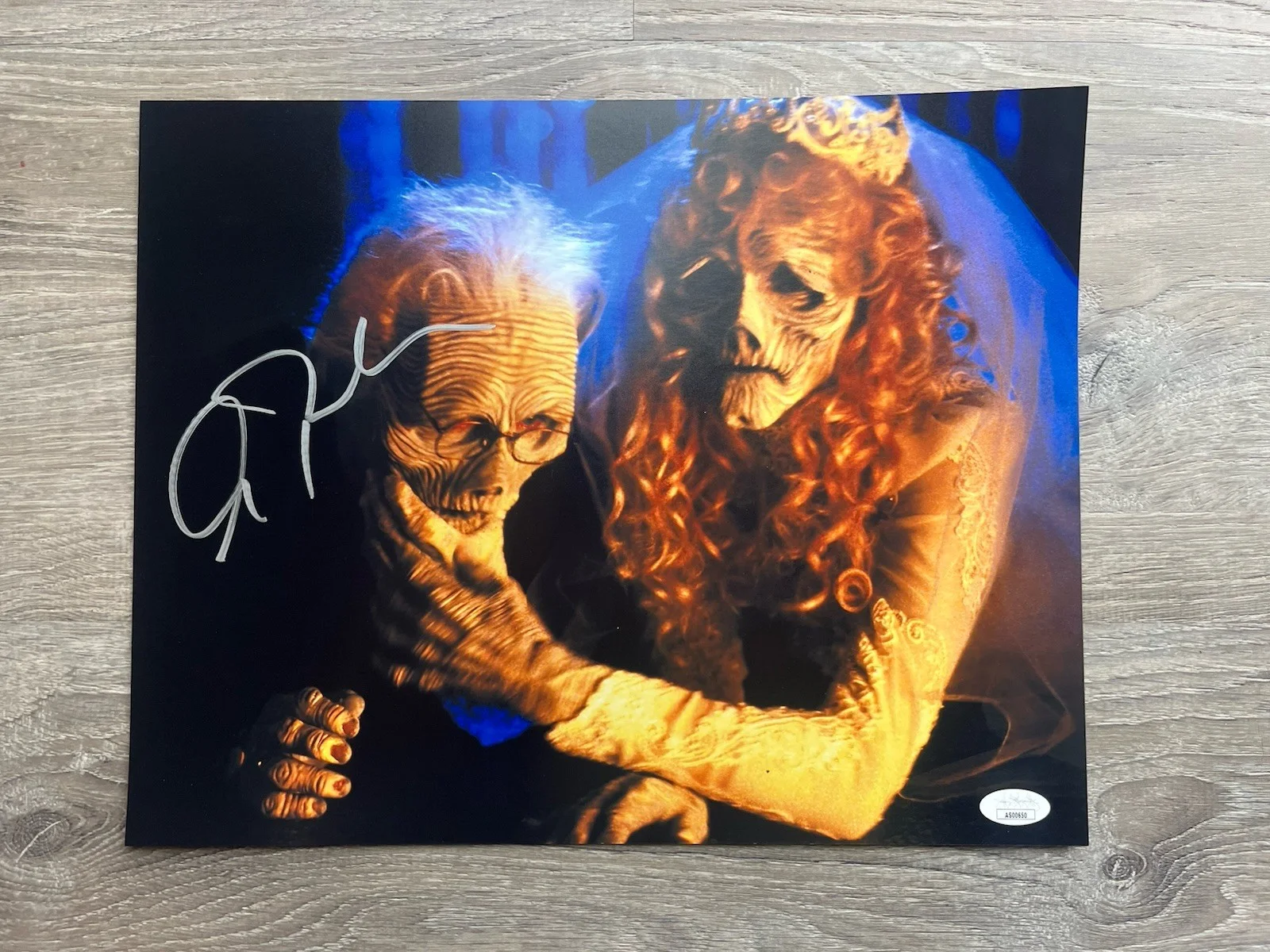 Alec Baldwin — Alec Baldwin Signed Beetlejuice 11x14 Photo JSA COA Adam Maitland, изображение 2