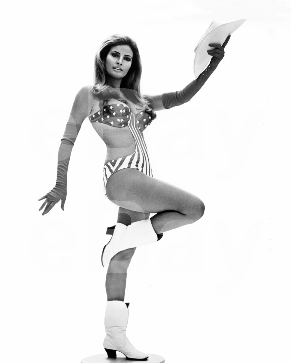 Raquel Welch 16x12 Photo Poster Print, image 4
