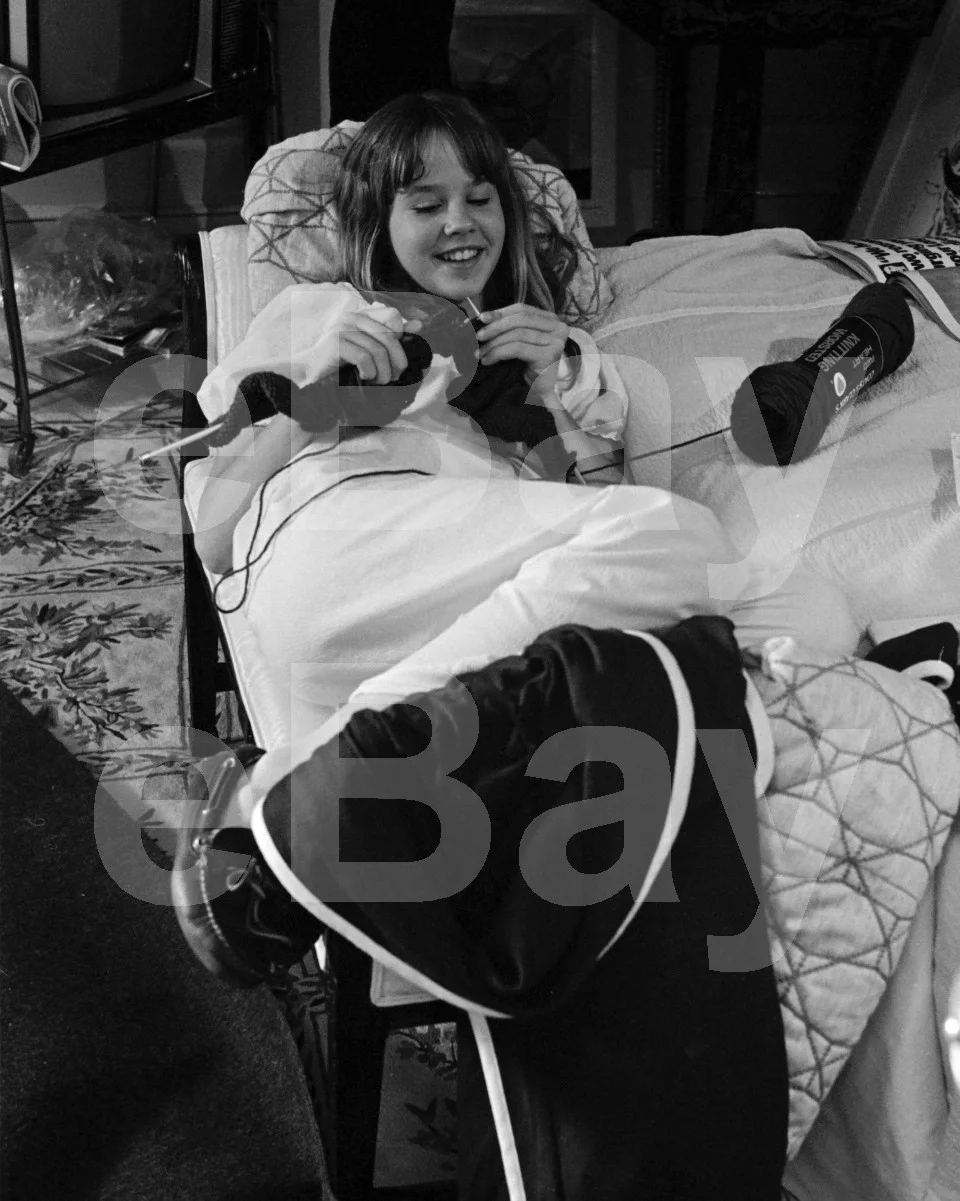 The Exorcist (1973) Linda Blair "Behind the scenes" 16x12 Photo Poster Print, изображение 4