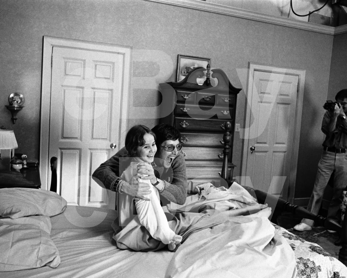The Exorcist (1973) Linda Blair "Behind the scenes" 16x12 Photo Poster Print, изображение 4