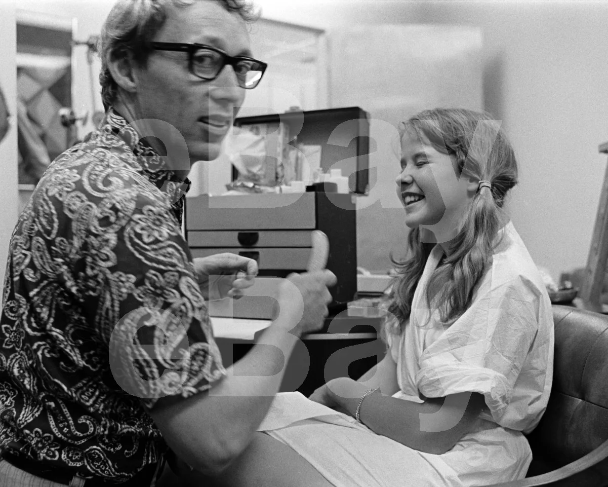 The Exorcist (1973) Linda Blair "Behind the Scenes" 16x12 Photo Poster Print, изображение 4