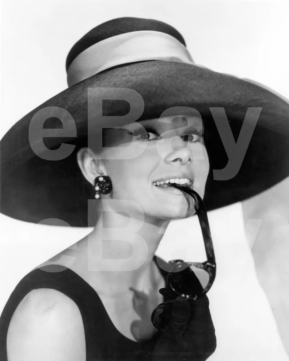 Breakfast at Tiffany's (1961) Audrey Hepburn 16x12 Photo Poster Print, image 4