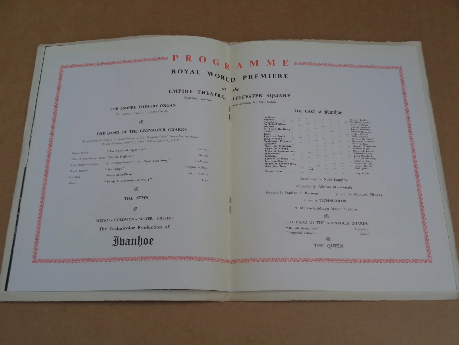Robert Taylor/Elizabeth Taylor - Ivanhoe - 1952 UK World Premiere Brochure, изображение 3