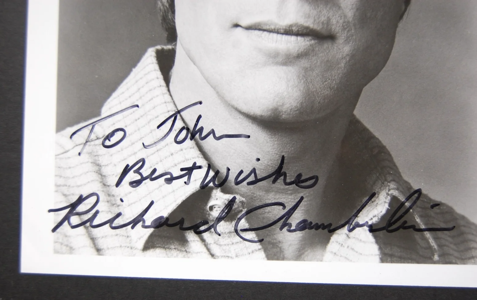 Richard Chamberlain — Actor RICHARD CHAMBERLAIN Autograph: SIGNED & Inscribed 8x10 Photo, image 2