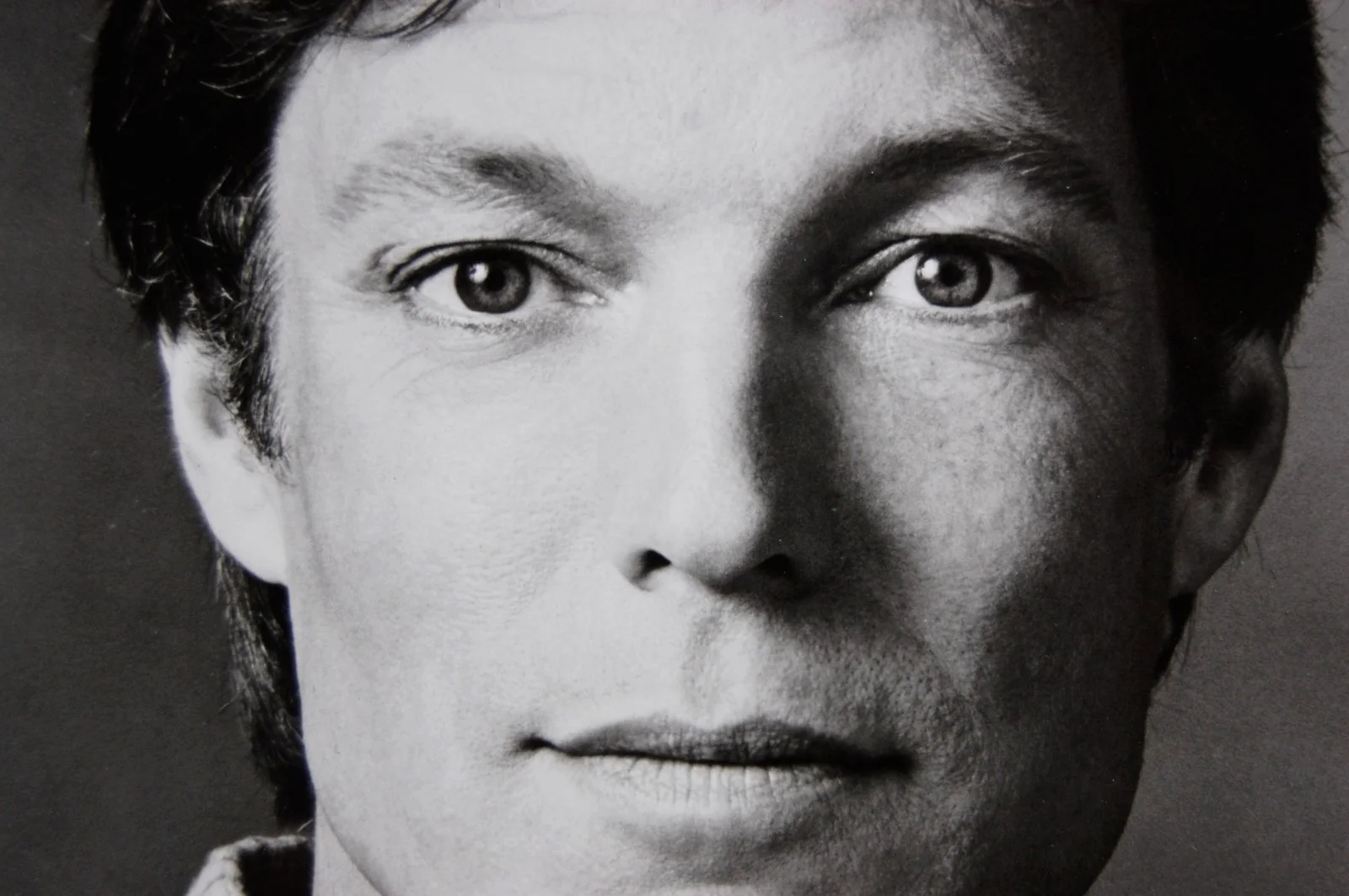 Richard Chamberlain — Actor RICHARD CHAMBERLAIN Autograph: SIGNED & Inscribed 8x10 Photo, image 3