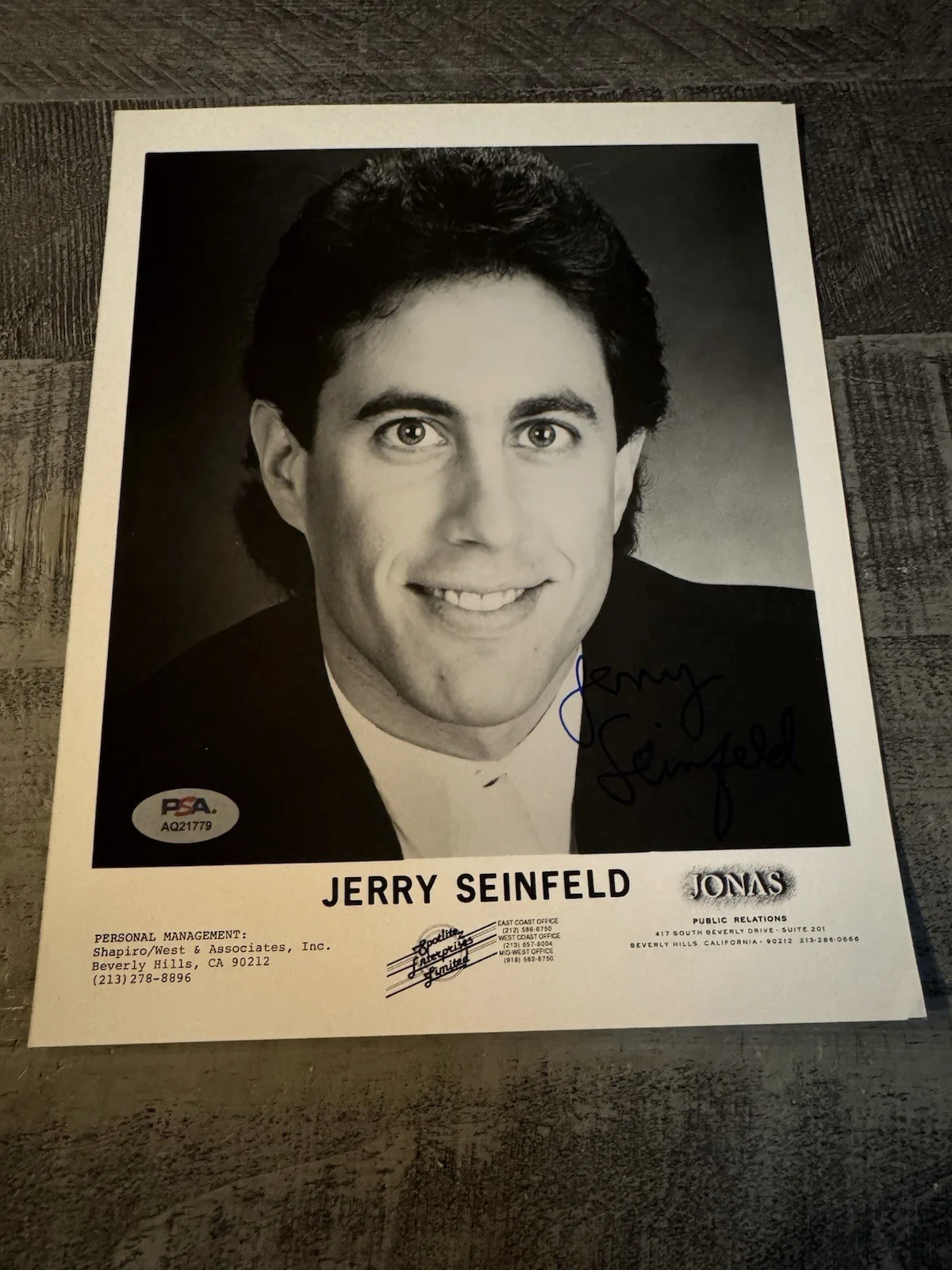 Jerry Seinfeld — JERRY SEINFELD Signed Vintage 8x10 Photo..COMEDY & TELEVISION LEGEND..PSA/DNA