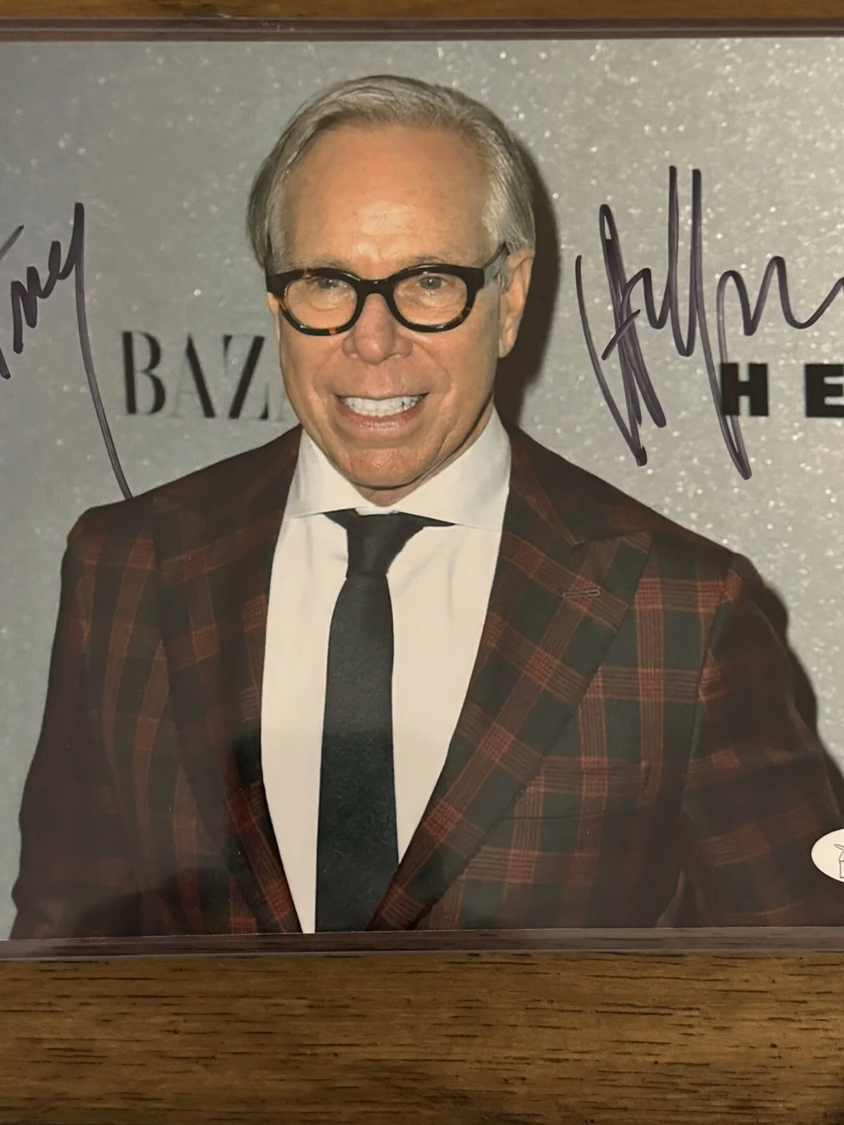 Tommy Hilfiger — Tommy Hilfiger American fashion Designer Signed Autographed 8x10 Photo COA, изображение 2