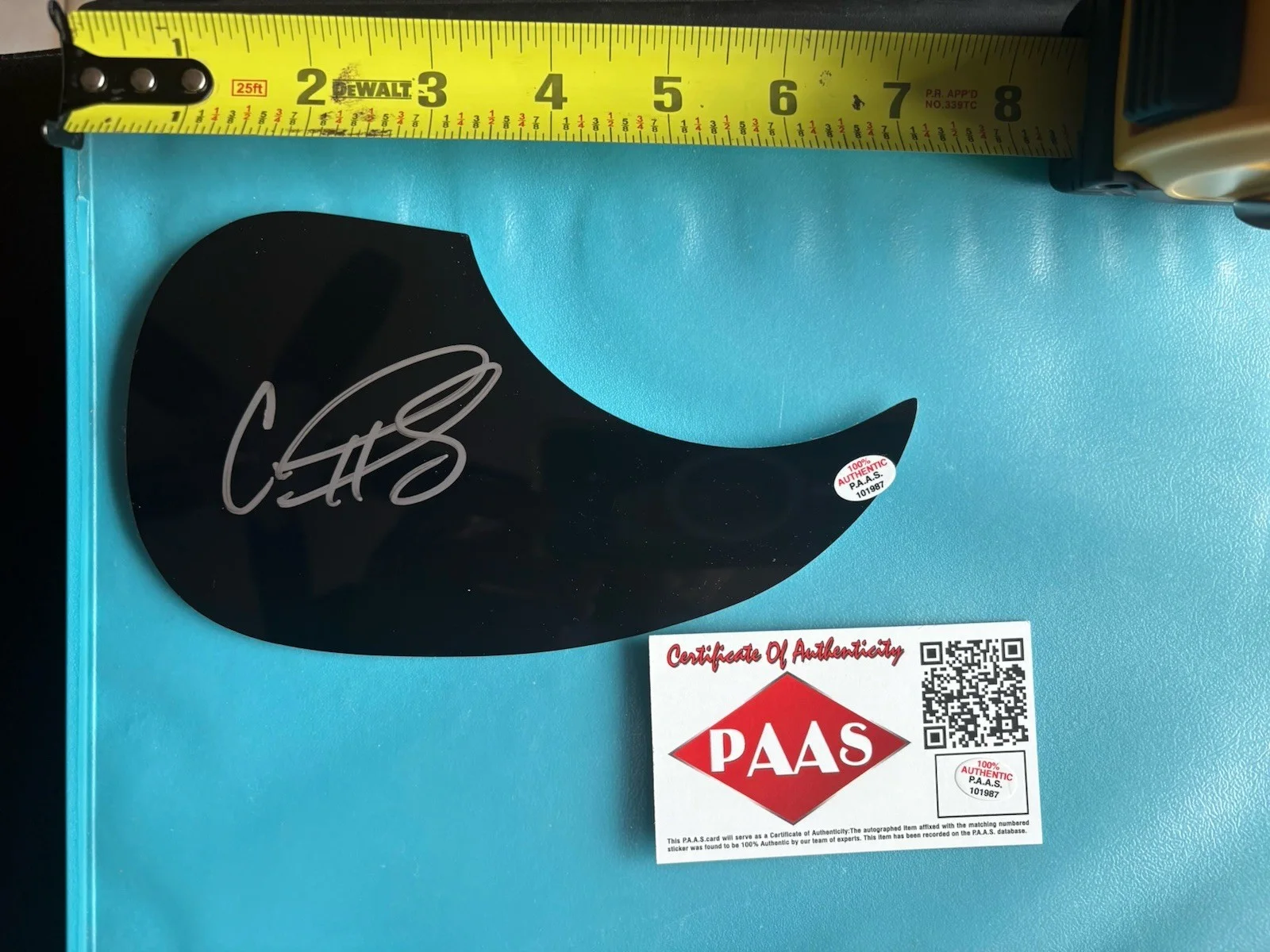 Carrie Underwood Autographed Guitar Pick Guard PAAS COA 987, изображение 2