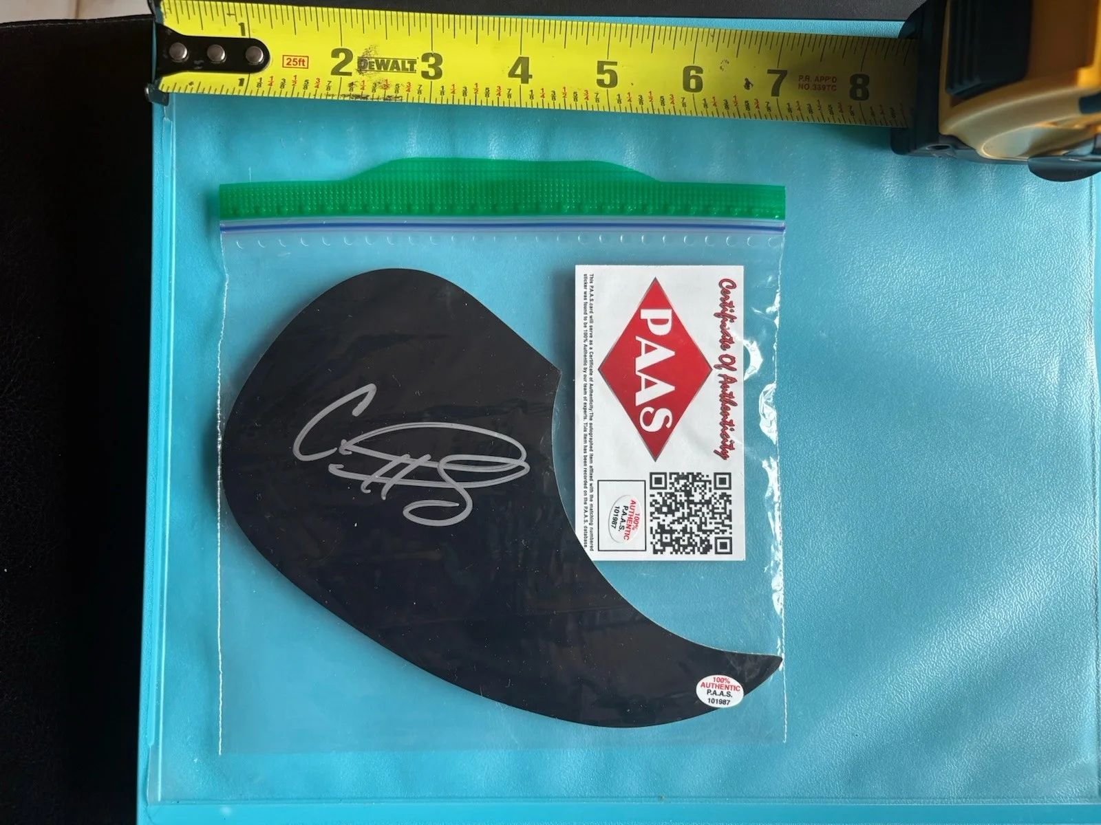 Carrie Underwood Autographed Guitar Pick Guard PAAS COA 987, изображение 4