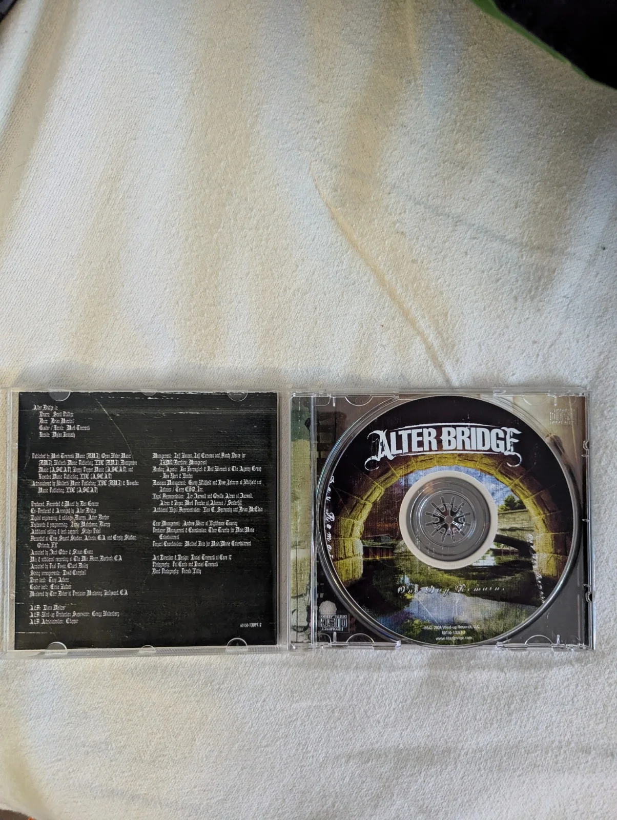 Alter Bridge One Day Remains Signed CD & Booklet Authentic and Awesome Piece!, image 2