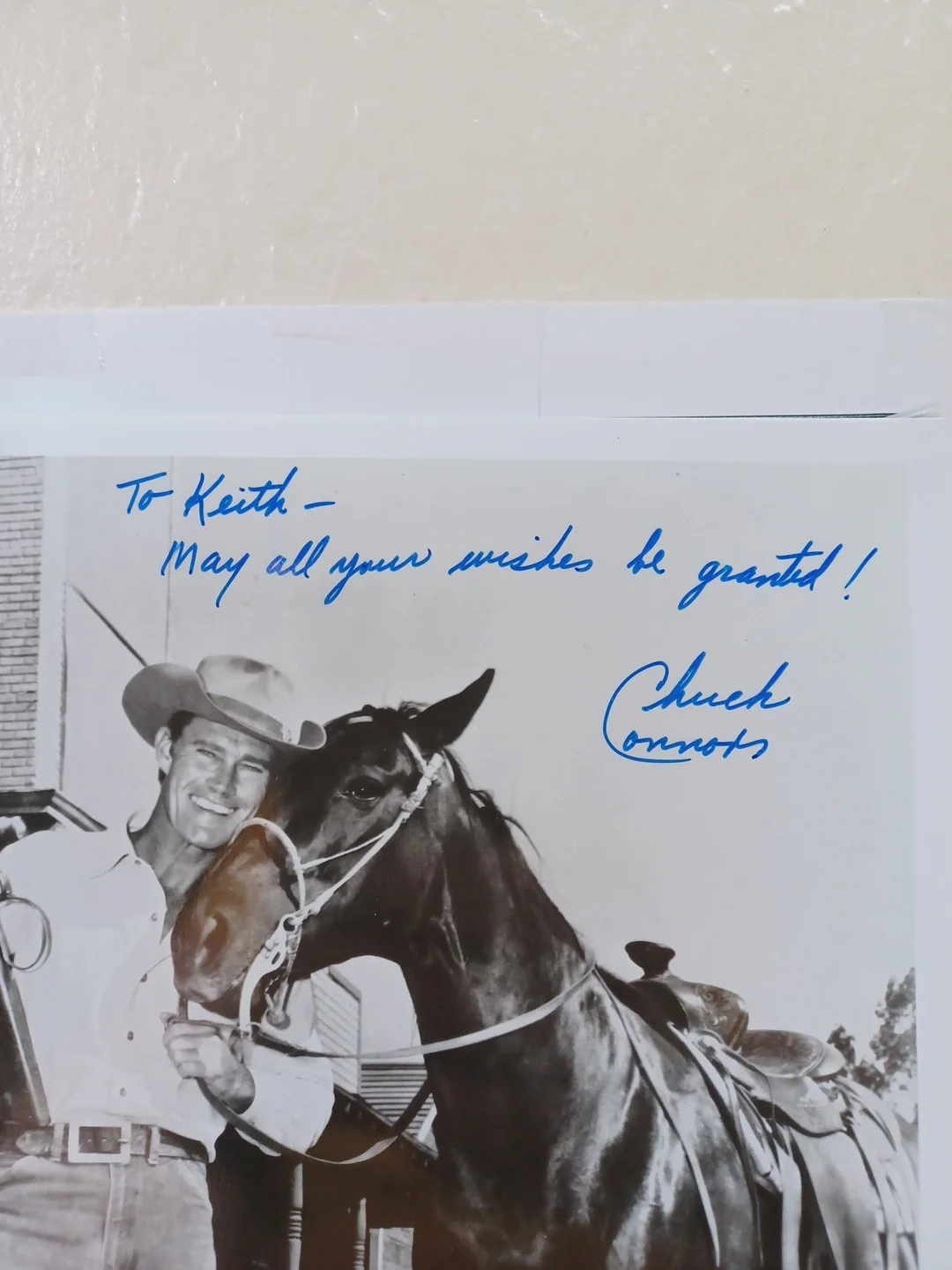 60's The Rifleman Chuck Connors Autographed Photo with Horse 8 x 10 RRP 455, изображение 2