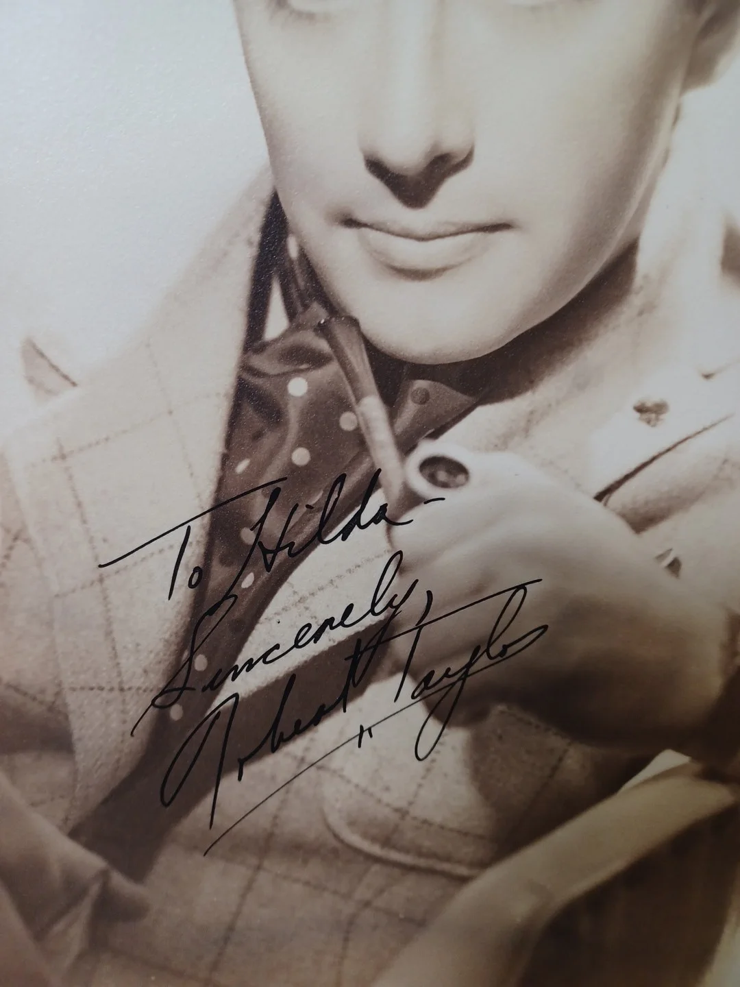 30's American Actor Robert Taylor Autographed ORG Photo 8 x 10 RRP 443, image 2