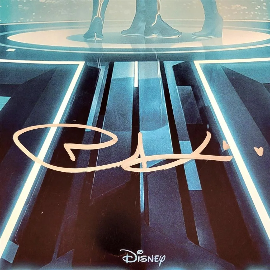 Joseph Kosinski — Joseph Kosinski signed Tron Legacy 24x36 Photo Movie Poster autograph (A) ~ JSA, изображение 2