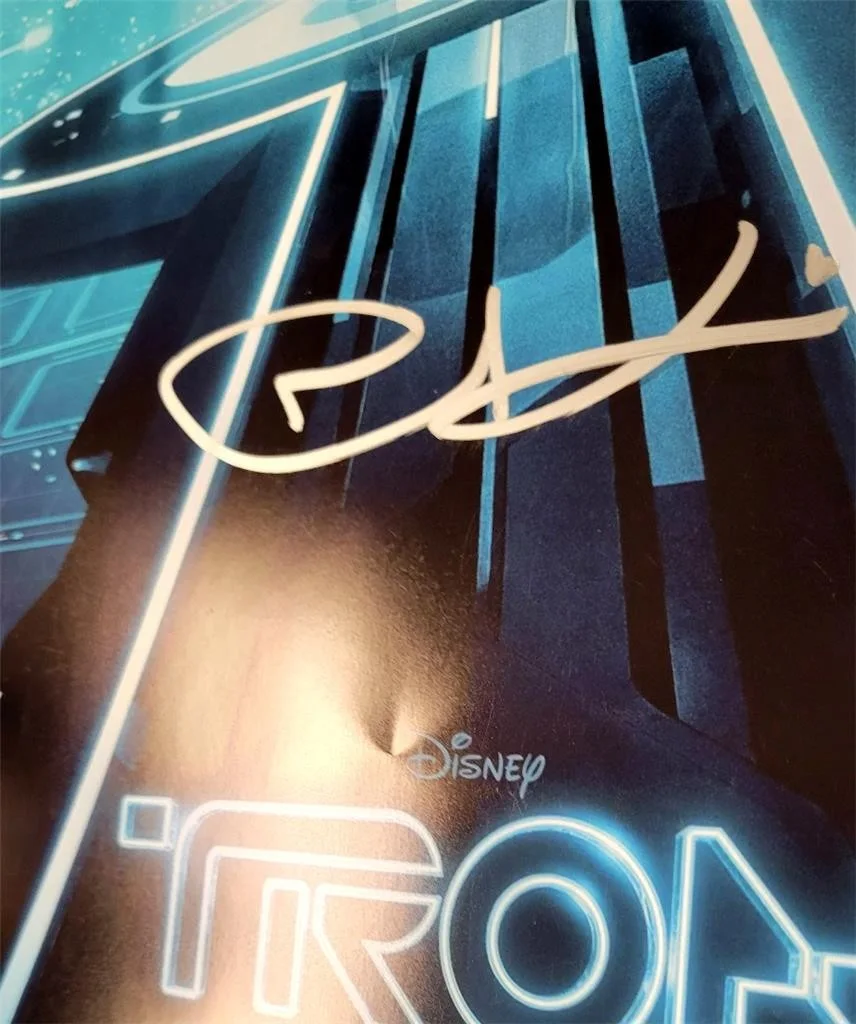 Joseph Kosinski — Joseph Kosinski signed Tron Legacy 24x36 Photo Movie Poster autograph (A) ~ JSA, изображение 4